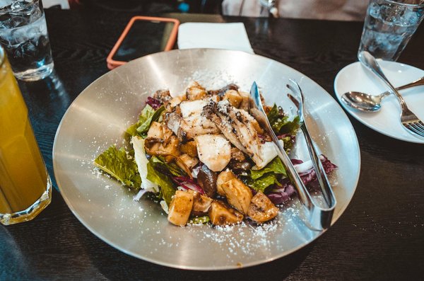 Quelles sont les meilleures recettes de soupes de légumes verts pour un repas détoxifiant?